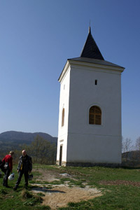 Dříve zvonice, nyní rozhledna nad Levínem