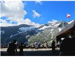 08 Rakouská vlajka a výhled na Grossglockner