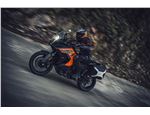 2021-KTM-1290-Super-Adventure-S-03